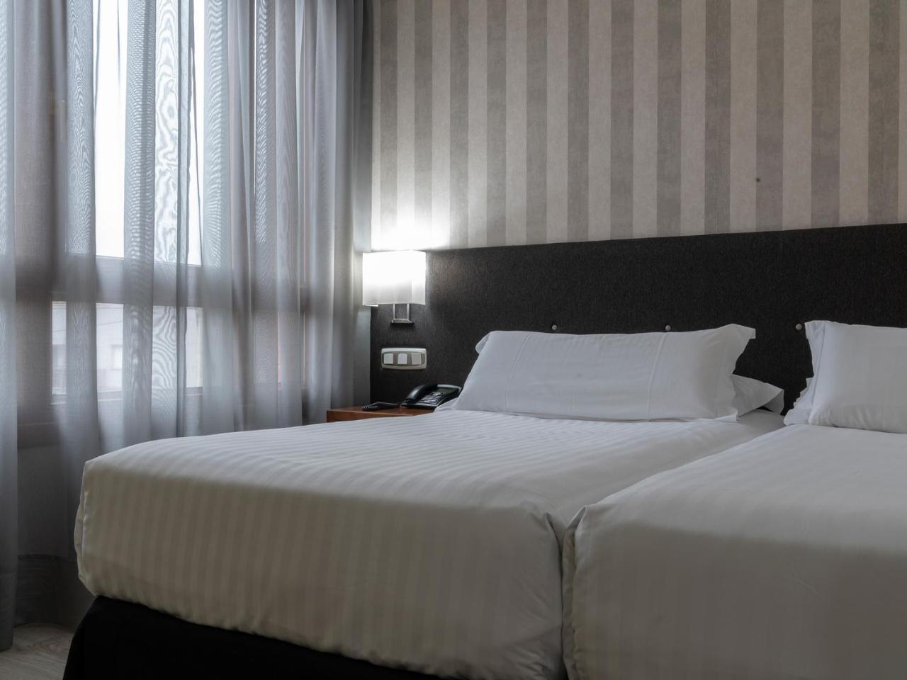 Hotel Plaza Las Matas Лас-Росас-де-Мадрид Екстер'єр фото